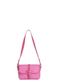 Rosa crossbody taske med et tekstureret vævet stof, rektangulær form, blanke læderdetaljer og en rem med justerbar længde.