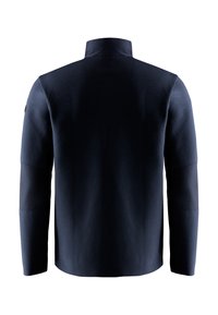 Top azul marino de manga larga con cuello alto, que presenta paneles de punto texturizado en los hombros y las mangas, cuerpo de material liso y dobladillo redondeado.