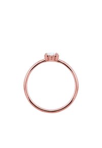 Anello in oro rosa con un solo diamante rotondo montato in una corona a sei griffe. La fascia è sottile e liscia, con una finitura lucida.