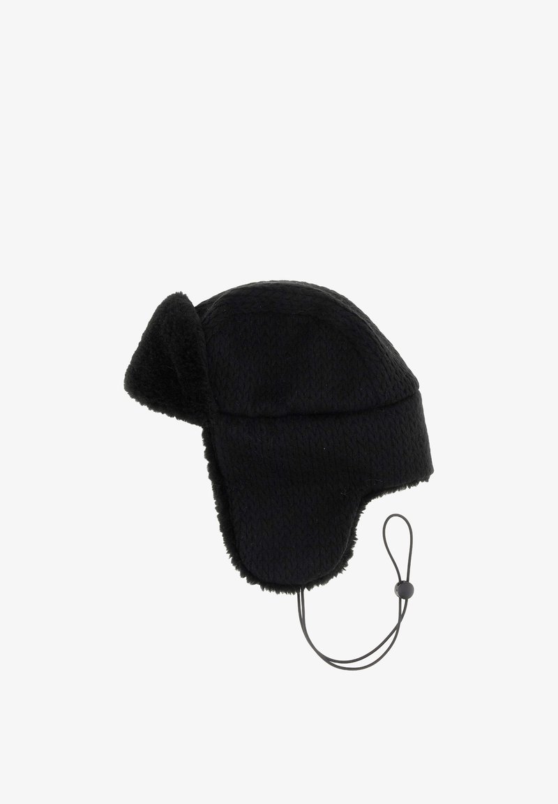 Czarna dzianinowa czapka uszatka z nausznikami, wyściełana miękkim polarem. Posiada wiązanie pod brodą dla pewnego dopasowania oraz teksturowany wzór na zewnętrznym materiale.