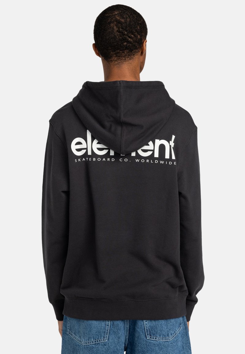 Schwarzer Kapuzenpullover mit einer Kängurutasche vorne, Kordelzugkapuze und weißem "Element"-Logo, das auf dem Rücken gedruckt ist. Der Stoff ist weich und strukturiert.