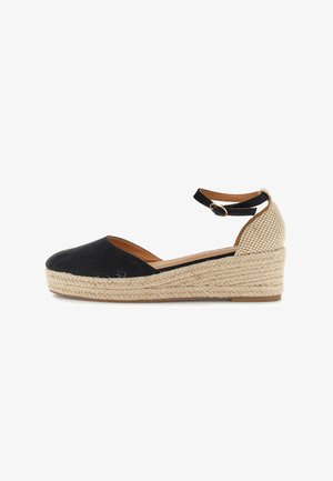 Sort og beige kileespadrille med lukket tå, ankelrem og flettet jutesål med platform.