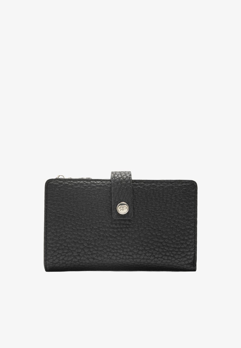 Czarny skórzany portfel o fakturowanym wykończeniu, z zapięciem na srebrny guziczek oraz wytłoczonym logo. Prostokątny kształt z pojedynczym zamknięciem na klapę.