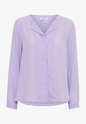 Lillak lätt långärmad blus med v-ringning, subtil glans och rak skärning. Har knappslå och rundad fåll.