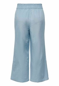 Ljusblå vida byxor med elastisk midja, tillverkade av ett mjukt, lätt strukturerat tyg.