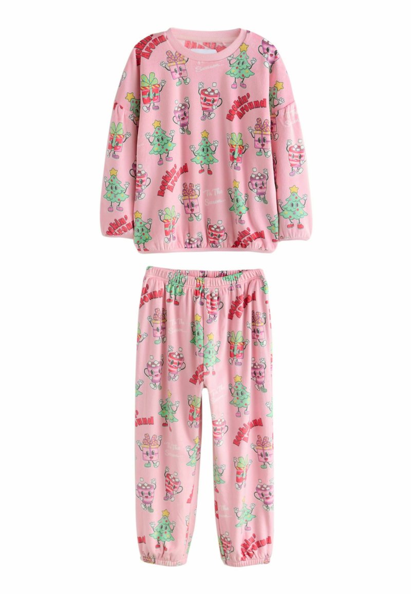 Rosa pyjamaset bestående av långärmad topp och byxor, prydd med färgglada tecknade karaktärer som träd och presenter i ett lekfullt mönster.