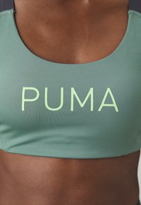 Puma 4KEEPS EVERSCULPT  - Športni modrček s srednjo podporo - eucalyptus