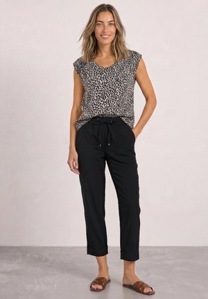 Street One, STRAIGHT-LEG PANTS IN A CASUAL FIT WITH TURN-UPS - Pantaloni - black