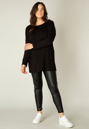 BASE LEVEL CURVY ADELE - Longsleeve - black