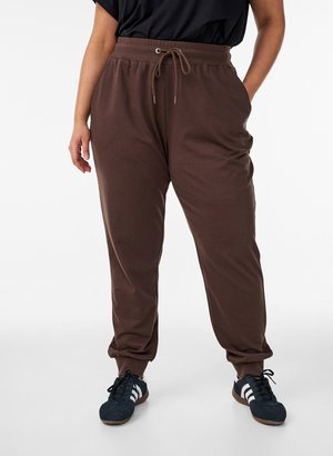 Active by Zizzi MIT TASCHEN - Tracksuit bottoms - coffee bean