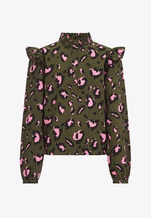 Długa bluzka z zielonej oliwki z różowo-czarnym nadrukiem w panterkę, z bufkami na ramionach, wysokim kołnierzem i plisą z guzikami z przodu.