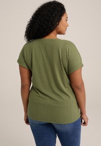 WE Fashion CURVE - Triko s potiskem - green