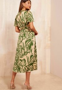 Friends Like These FLUTTER SLEEVE PRINTED MIDI REGULAR FIT - Vapaa-ajan mekko - green