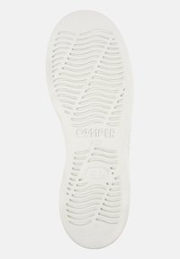 Suela de zapato de goma blanca con patrones de banda ondulada y la marca grabada "CAMPER". Talla marcada como "38". Textura suave sin patrones visibles.