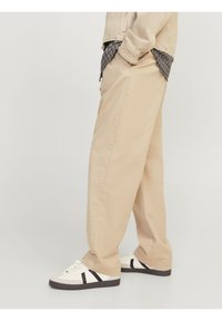 Jack & Jones JPSTKARL JJLAWRENCE SOUTH - Trousers - crockery
