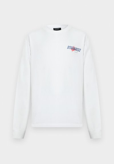 Balta ar garām piedurknēm krekla ar zilu un sarkanu DSQUARED2 logotipu uz kreisā krūtīm, apaļu kakla izgriezumu un ribotu aproču.