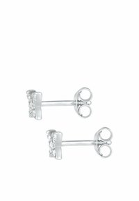 Pendientes de plata con diseño de lazo adornados con piedras preciosas redondas y transparentes, elaborados en metal pulido con textura suave.