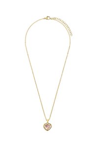 Goudkleurige ketting met een hartvormige hanger met een roze steen, gepresenteerd aan een delicate ketting met een kreeftsluiting.