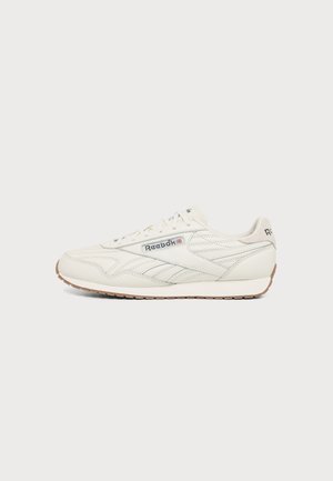 Reebok Classic, CLASSIC AZ - Sneakers laag - chalk/chalk/gum