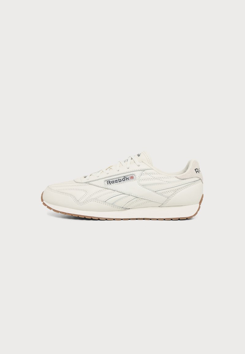 Reebok CLASSIC chalk/chalk/gum/white