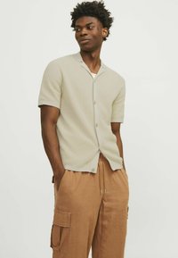 Jack & Jones PREMIUM - JACK & JONES PREMIUM T-SHIRT EINFARBIG T-SHIRT - Skjorter - summer sand Miniaturebillede 1