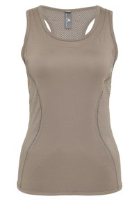 Tan atletisk tanktopp med meshpaneler på sidorna och baksidan, med en rundad halsringning och smal passform. Märkets etikett fäst högst upp.