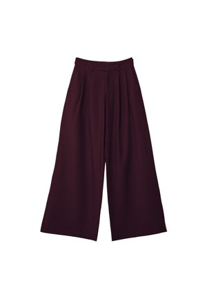 Weit geschnittene, hoch taillierte dunkelviolette Hose mit Falten und Seitentaschen, vor einem weißen Hintergrund präsentiert.