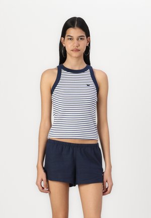 Navy- und weiß gestreiftes ärmelloses Oberteil mit rundem Ausschnitt, kombiniert mit einfarbigen navyblauen Shorts mit elastischem Bund.