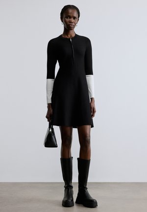 ZIP FRONT CONE SWEATER DRESS WITH DIPPED SLEEVE - Svetríkové šaty - black/ivory