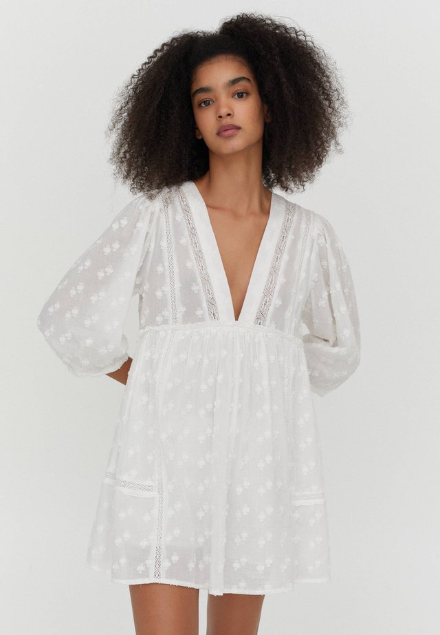 MIT SPITZE - Freizeitkleid - white