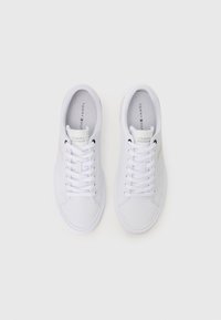 Tommy Hilfiger HI VULC STREET - Baskets basses - white