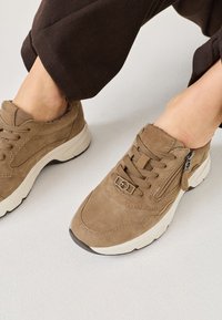 Tamaris COMFORT T- FLOW EXTRA-DÄMPFUNG - Tossud - pepper