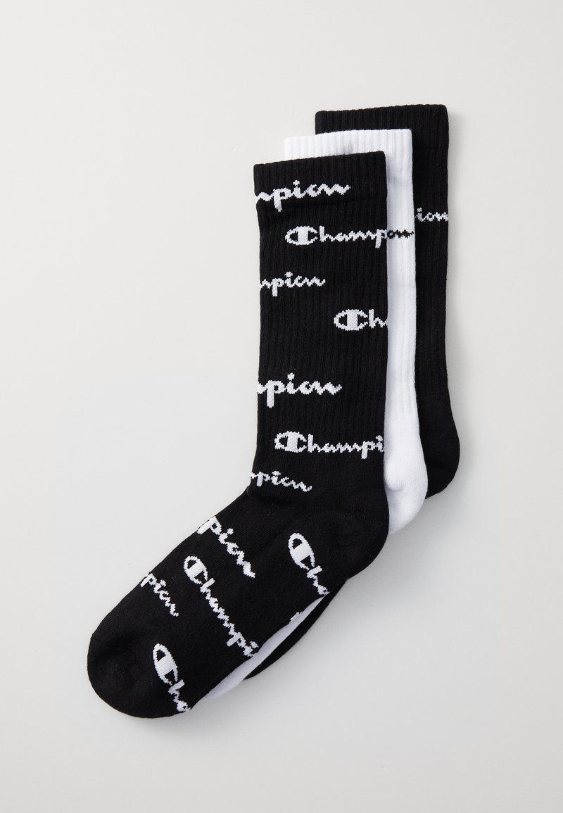 Sox em preto e branco com textura, apresentando o logótipo "Champion" em branco. O design inclui um padrão de texto repetido. Estilo atlético clássico.