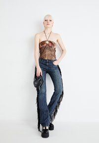 Jaded London DARK WASH FRINGE COOPER  - Bootcut piegriezuma džinsi - denim