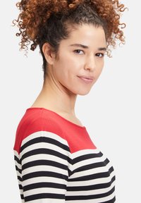 Betty Barclay MIT U-BOOT-AUSSCHNITT - Langarmshirt - rot schwarz