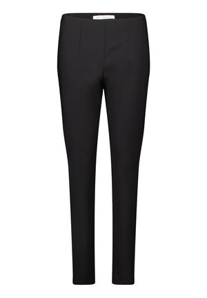 Schwarze maßgeschneiderte Hose mit schlankem Schnitt. Hergestellt aus glattem Stoff, mit einem mittelhohen Taillenbund und dezenten Vorderfalten.