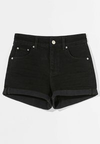 Pantalones cortos de mezclilla negros con cintura alta, dobladillos enrollados, dos bolsillos delanteros y cierre con botón plateado. Textura suave, diseño casual.