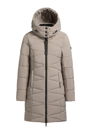 Beige gewatteerde jas met een hoge kraag, geometrisch quiltontwerp, rits aan de voorkant en twee zijzakken. Bevat logo-accenten en drukknoopsluitingen.