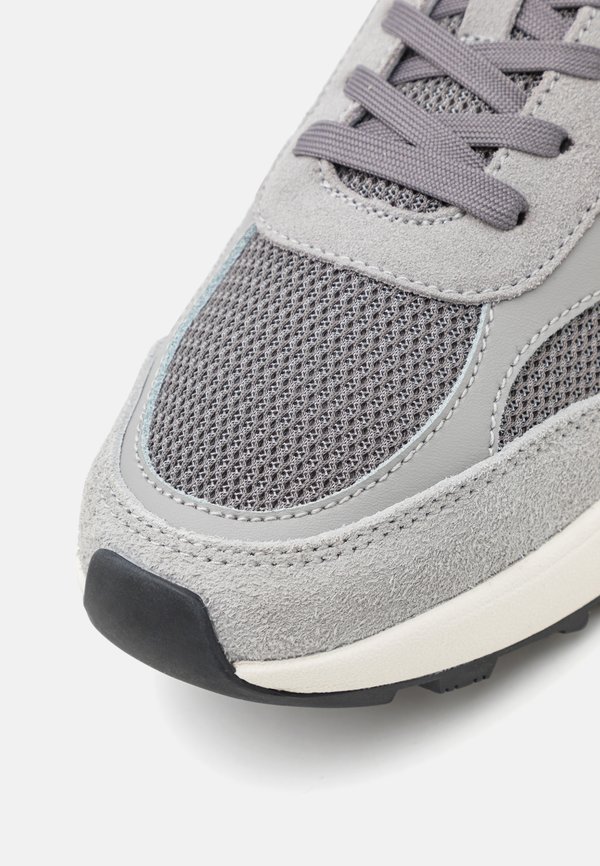 TECHNICAL RUNNER  - Trainers - granite road2