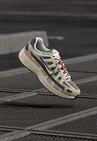 Trainers - light khaki/pale ivory/thunder blue-cool grey/university red