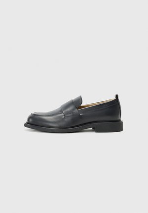 Slipper - triple black
