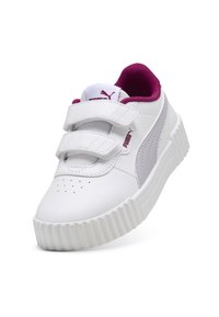 Sneaker bianca con accenti viola, tomaia sintetica liscia, due cinturini in velcro, puntale perforato e una suola spessa e rigata.