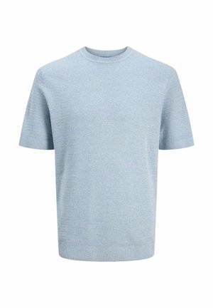 Pull tricot à manches courtes bleu clair avec encolure ronde, poignets et ourlet côtelés, présentant un motif tissé texturé.