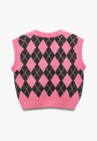 Mouwloos gebreid vest met een zwart-roze ruitpatroon. Ribbelige roze neklijn en zoom. Zachte textuur met contrasterende kleuren.