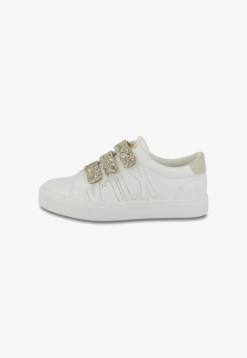 Baskets blanches avec trois bandes velcro dorées scintillantes, design perforé et finition texturée sur le talon. Semelle en caoutchouc, style décontracté.