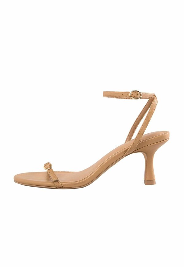 REGULAR FIT - KITTEN HEEL BUCKLE STRAP  - Riemensandalette - camel