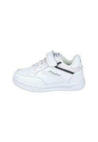 Zapatilla de tenis blanca con parte superior sintética lisa, sistema de cierre con cordones y velcro, acentos perforados y un interior y suela acolchados.