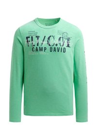 Langarm-T-Shirt in mintgrün mit grafischen Drucken in Dunkelblau und Weiß, versehen mit Text und Flugzeugmotiven, aus weichem Baumwollmaterial gefertigt.