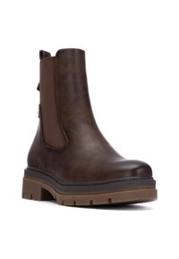 Bota de cuero marrón hasta el tobillo con panel lateral elástico y lengüeta. Suela de goma marrón gruesa con surcos profundos para tracción. Acabado suave.