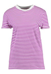Tričko s krátkým rukávem a kulatým výstřihem, s horizontálními růžovými a bílými pruhy, volný střih a bílý límec.